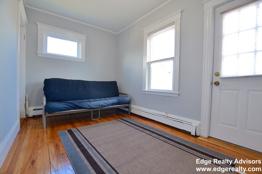 Building Photo - 68 S Crescent Circuit Cres