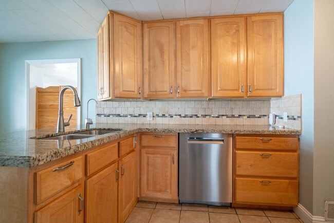 Building Photo - Beautiful Brick Home with Garden, Finished Basement & Detached Garage Office