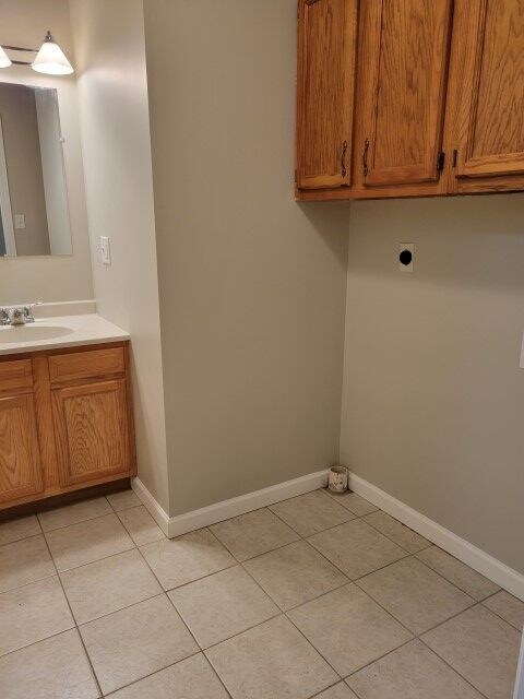 Building Photo - 1915 N Blackfoot Dr