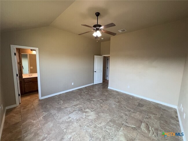 Building Photo - 406 Sladecek Dr