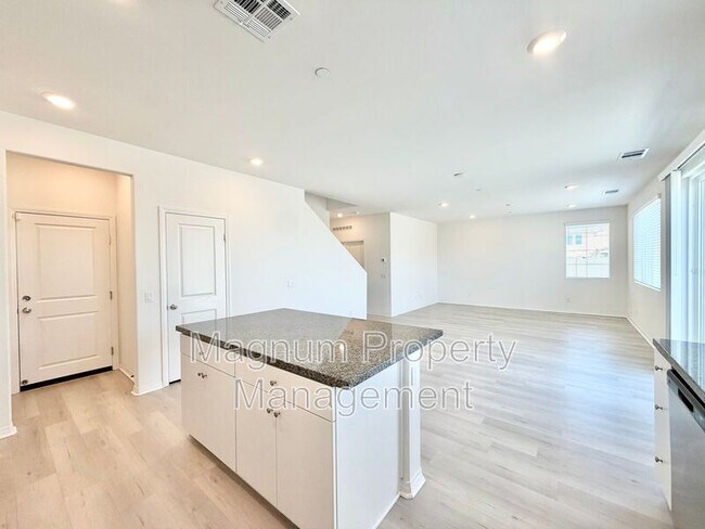 Building Photo - 36980 Camino Spgs Ave