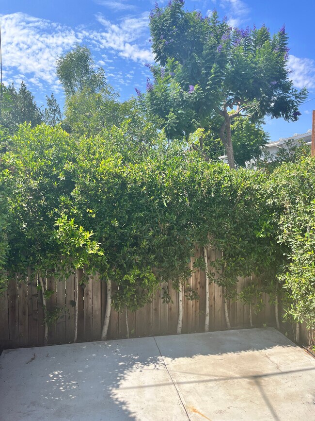 Building Photo - 325 N La Fayette Park Pl