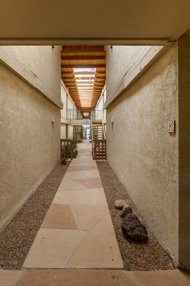 Building Photo - 159 K Calle Ojo Feliz