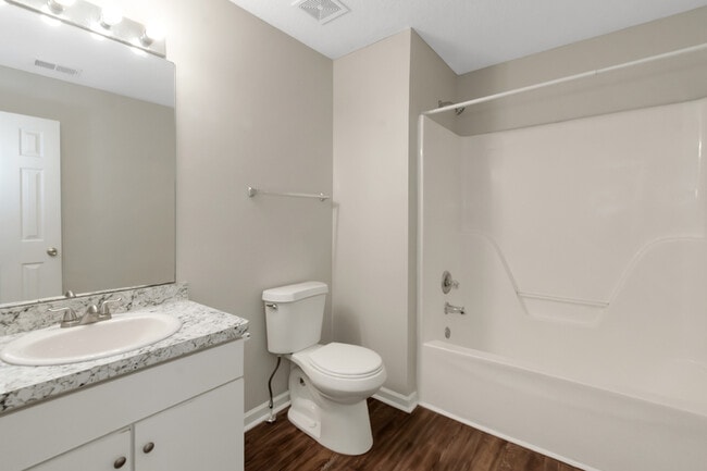 Building Photo - 2921 Russ Ln