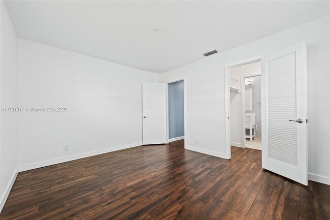 Building Photo - 910 SW 6th Ave