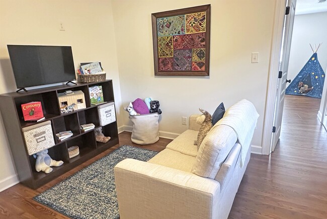 Building Photo - 3815 Montclair Dr