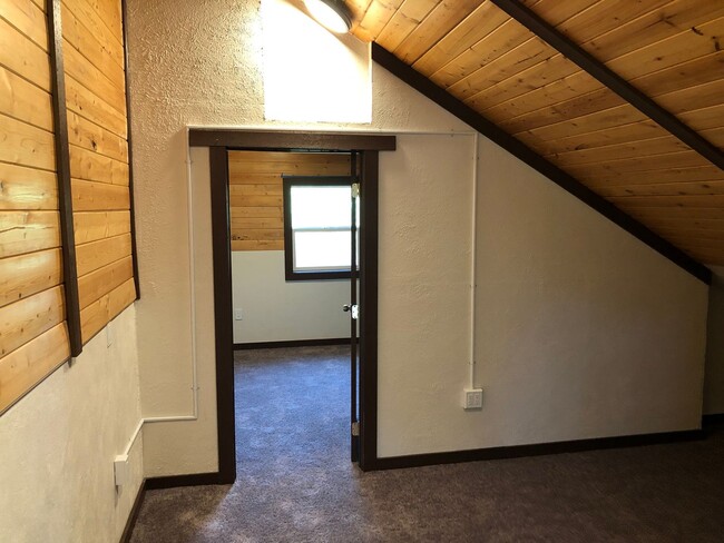 Building Photo - 2660 Edison St