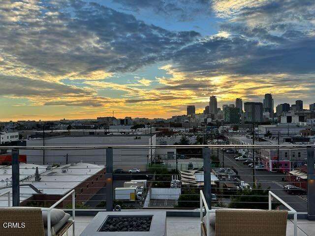 Building Photo - 530 S Hewitt St