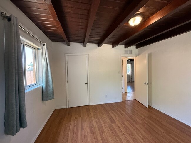 Building Photo - 2834 Montclaire Dr NE
