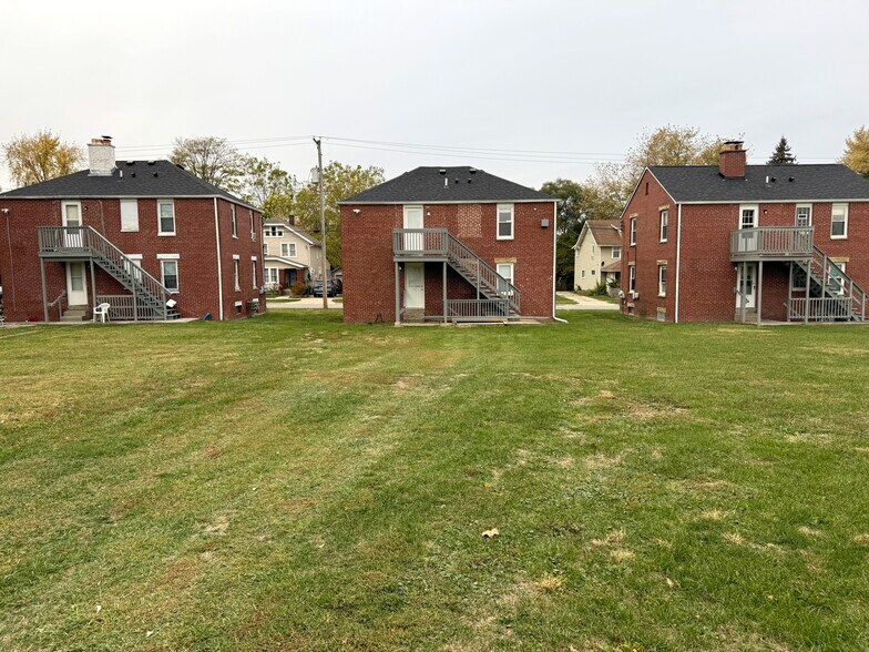 Building Photo - 418 Oak St