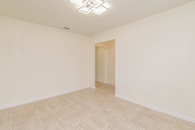 Building Photo - 5003 Denoron Dr