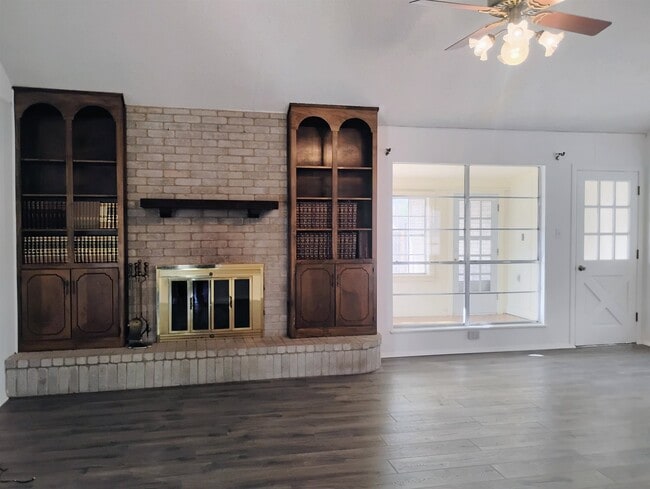 Building Photo - 322 Enchanted Way