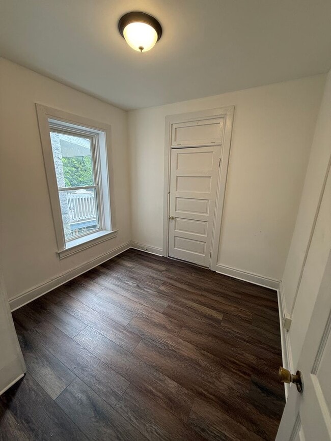 Building Photo - Duplex located on Belview Ave.