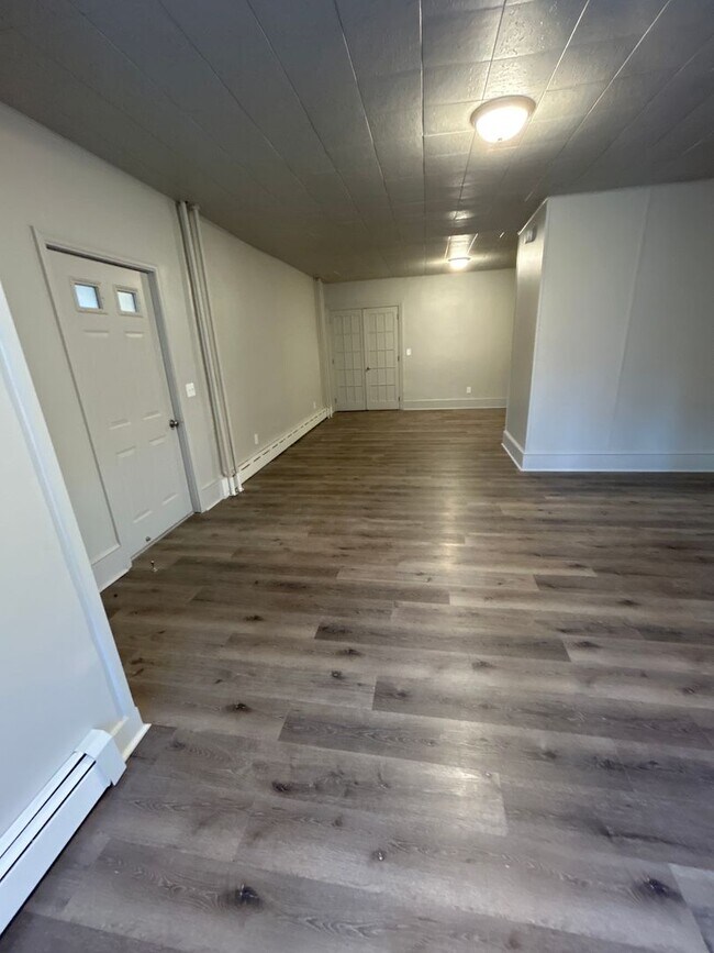 Building Photo - 3rd St 31-33 N