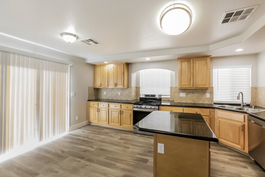 Building Photo - 5589 Vision Quest Ct