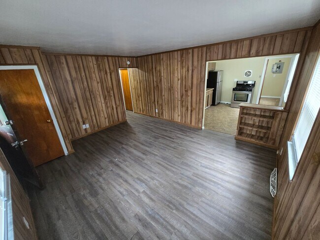 Building Photo - 3 Bedroom House