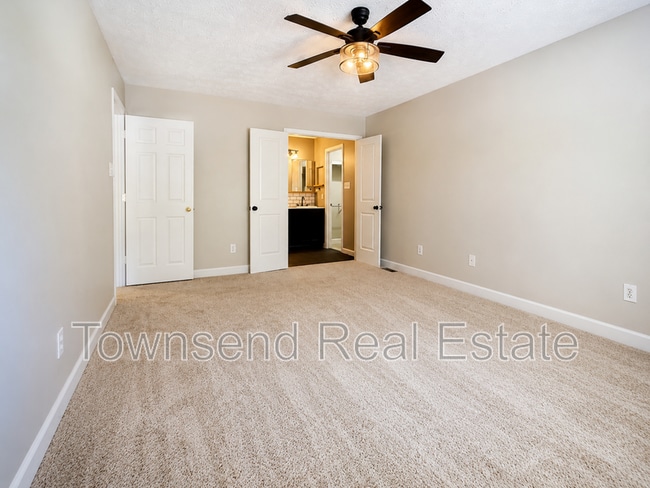 Building Photo - 2937 Delaware Dr