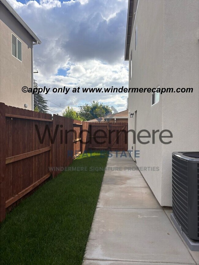 Building Photo - Brand New 3-Bedroom Home with Modern Finishes