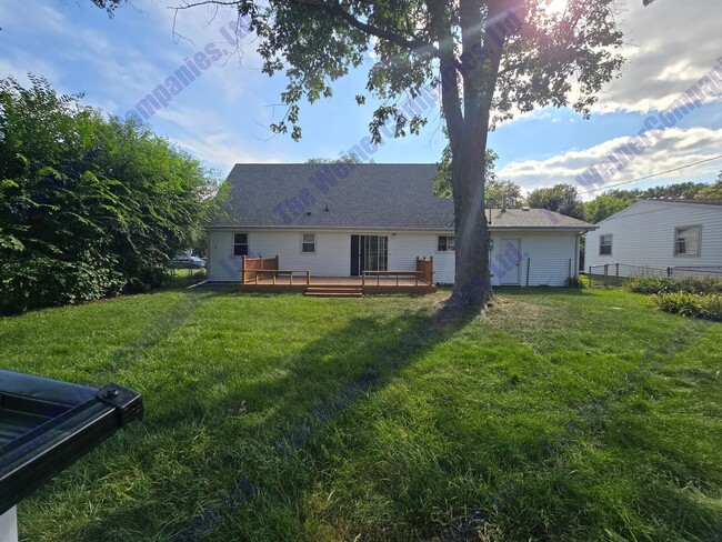 Building Photo - Gorgeous Home in South West Champaign