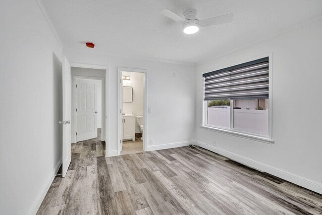 Building Photo - 229 SW 1st Ave