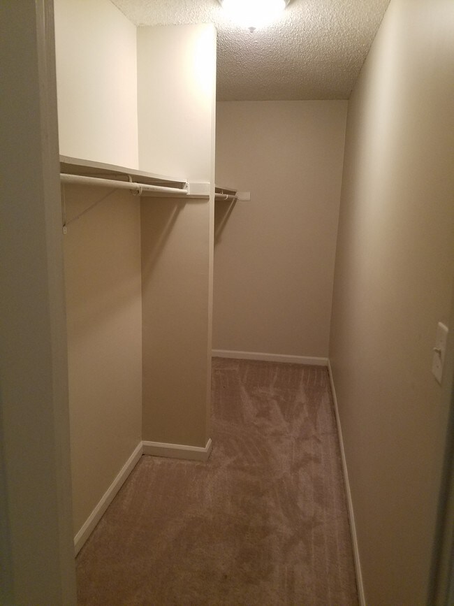 Building Photo - 15002 Glory Dr SE