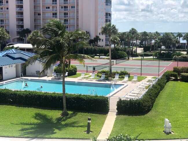 Building Photo - 5159 N Hwy A1A