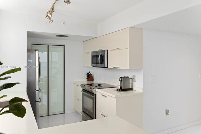Building Photo - 800 Claughton Island Dr