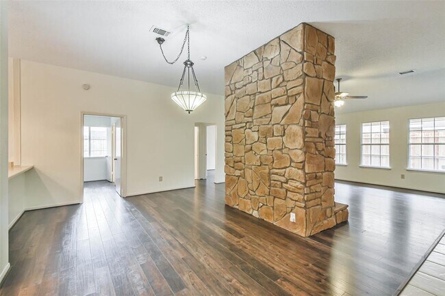 Building Photo - 10306 Wayward Wind Ln