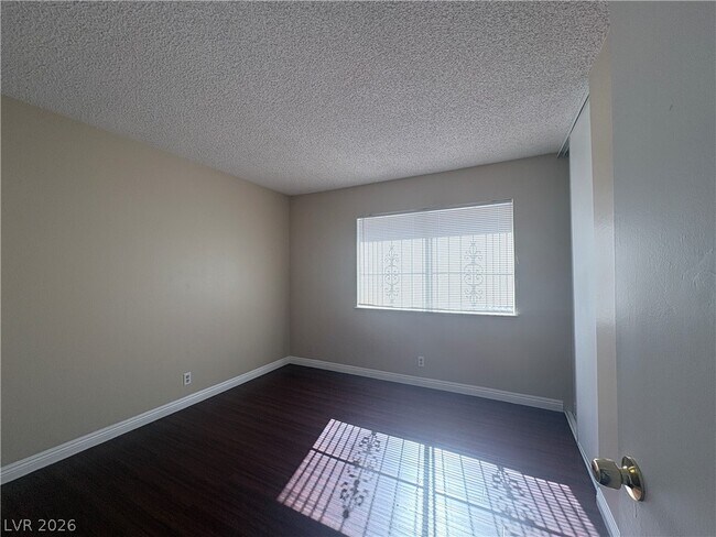 Building Photo - 4104 E Olive St