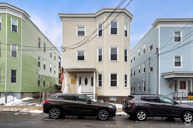 Building Photo - 83 Marion St