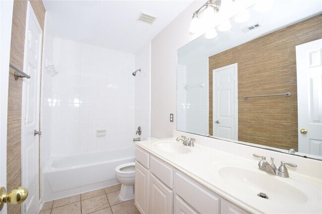Building Photo - 2231 Oak Sand Dr