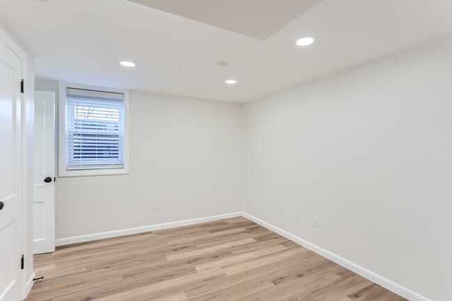 Building Photo - 3264 Niagara St