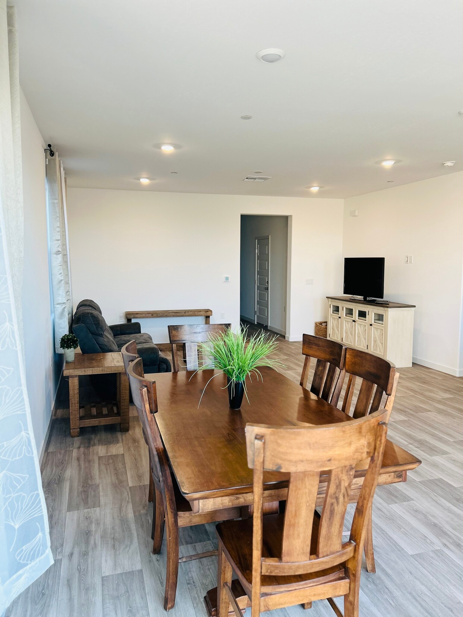 Access to Smart TV - 8716 Hamblen Ct