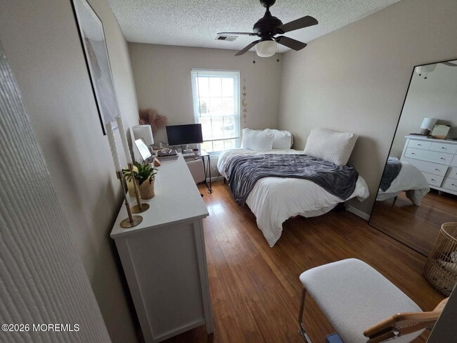 Building Photo - 104 Des Moines Ct