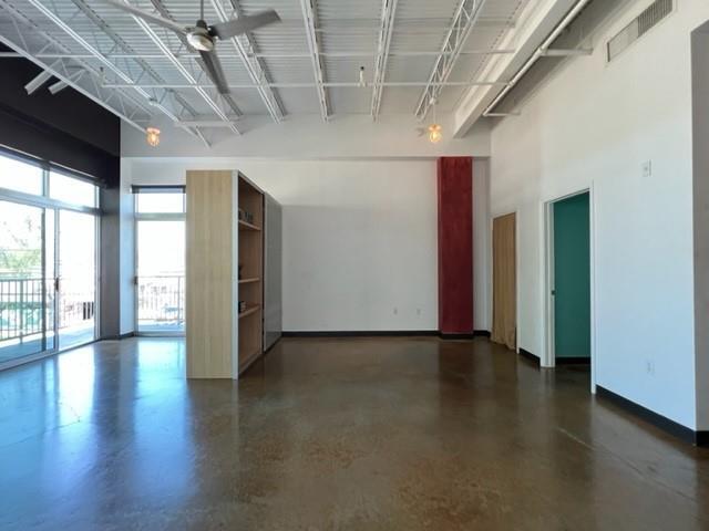 Building Photo - 2401 E 6th St