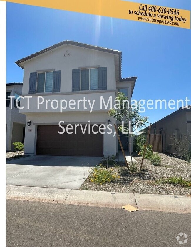 Building Photo - Stunning 4 Bedroom Overlooking Common Area!