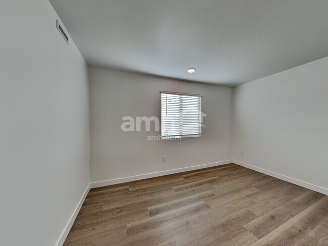 Building Photo - 12523 W Flynn Ln