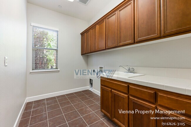 Building Photo - Beautiful 4 Bedroom Home in Catta Verdera