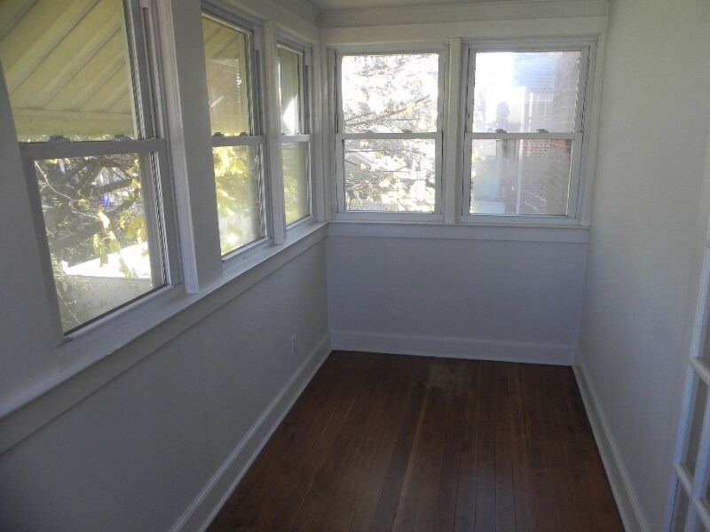 Building Photo - 186 Grasmere Ave