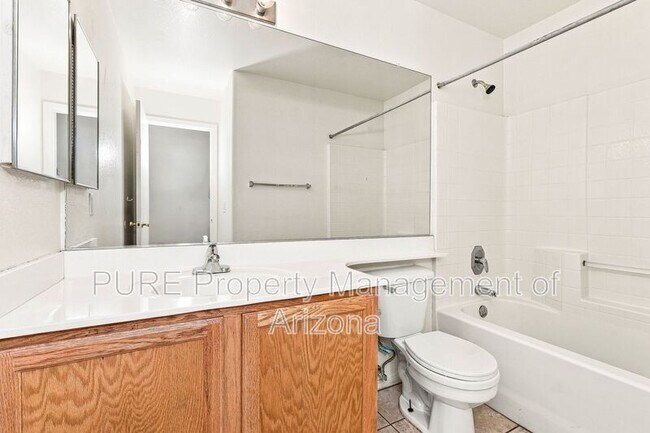 Building Photo - 8952 E Birchwood Cir