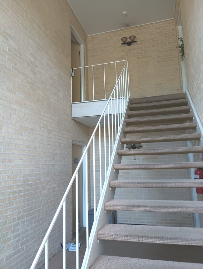 Building Photo - 140 Green Bay Rd