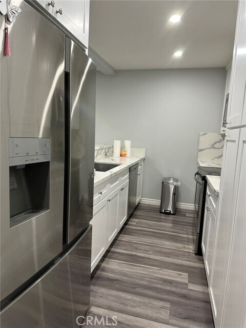 Building Photo - 1127 E Del Mar Blvd