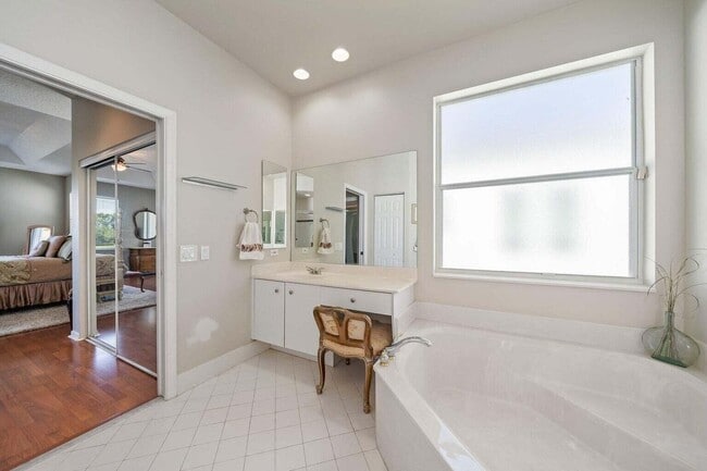 Building Photo - 12919 Hyland Cir