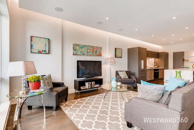 Building Photo - 880 N Milwaukee Ave