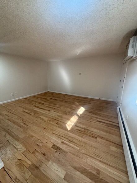 Building Photo - 331 Sherman St