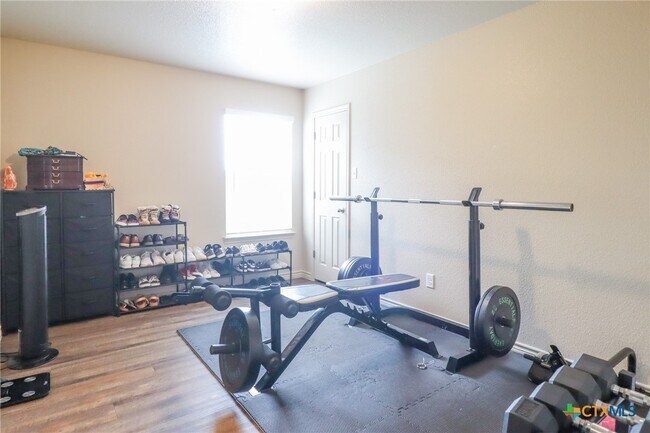 Building Photo - 1914 Castroville Trl