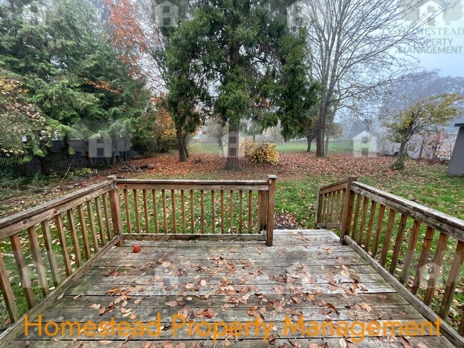 Building Photo - Explore the potential of this beautiful home!