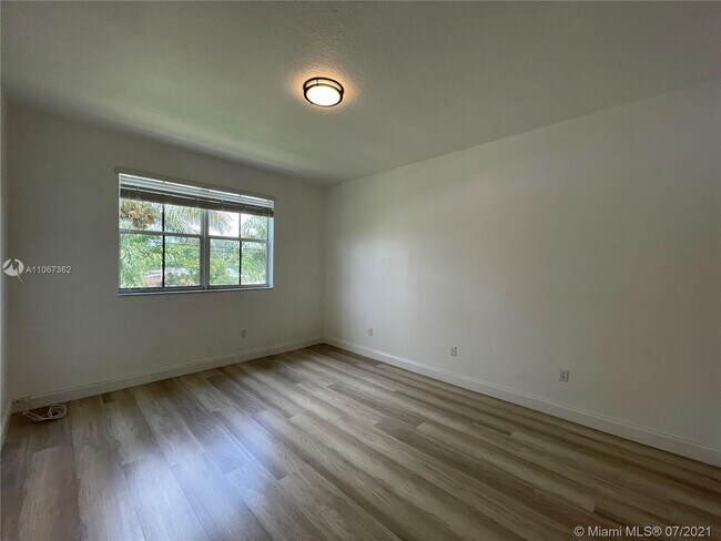 Building Photo - 4961 Leeward Ln