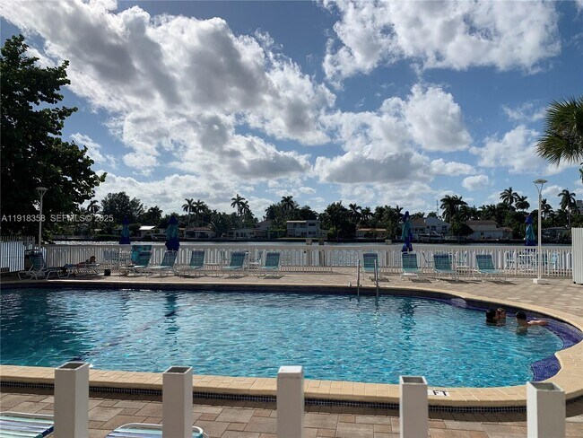 Building Photo - 1455 N Treasure Dr