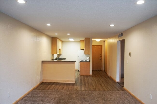 Building Photo - Pinto Suite